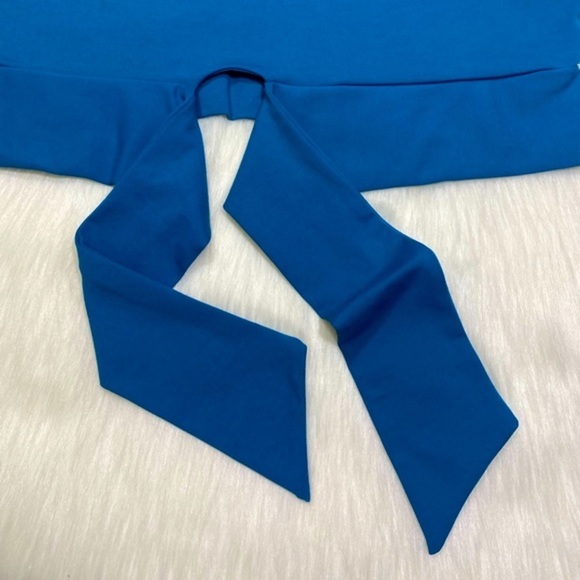 NWT Bebe Front Tie Blouse Cropped Stretch Top Sleeveless Festival Crop Tank Blue - Picture 5 of 9